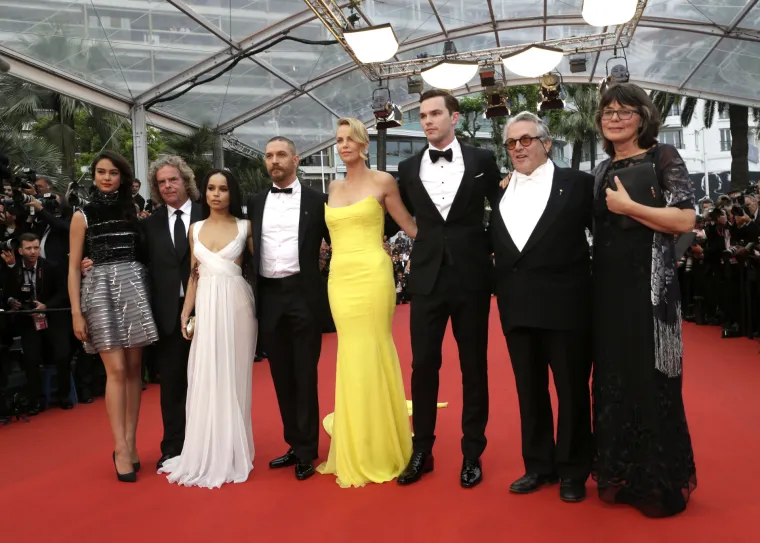 Zvjezdana postava 'Mad Maxa' zavladala crvenim tepihom, ali svi su gledali u Charlize