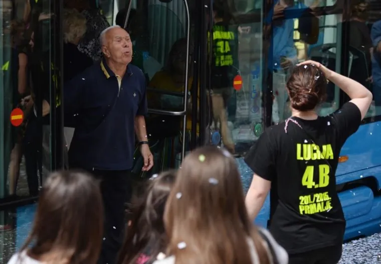 Neki građani nisu odu&scaron;evljeni maturantima koji bacaju konfete