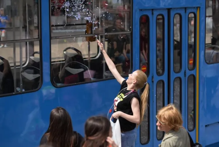 Neki građani nisu odu&scaron;evljeni maturantima koji bacaju konfete