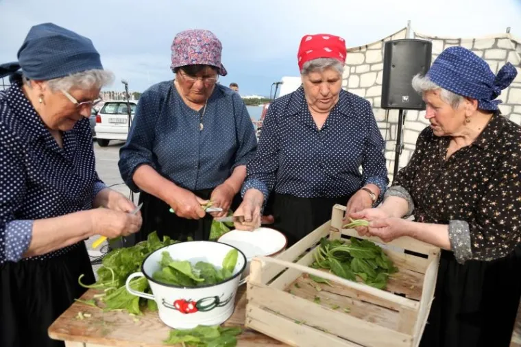 Vodice: Spiza po starinski - vrime boba