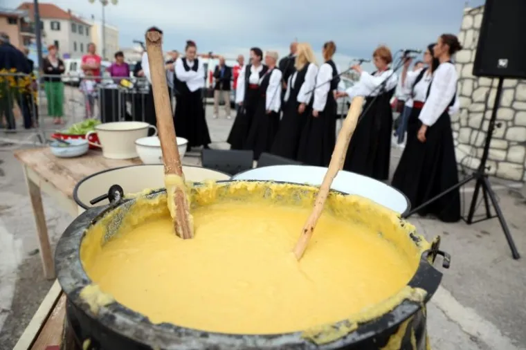 Vodice: Spiza po starinski - vrime boba
