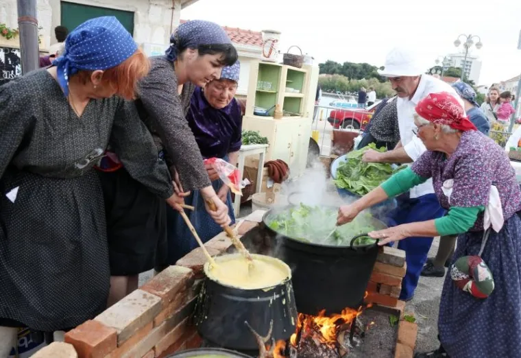 Vodice: Spiza po starinski - vrime boba