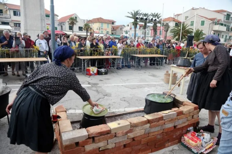 Vodice: Spiza po starinski - vrime boba