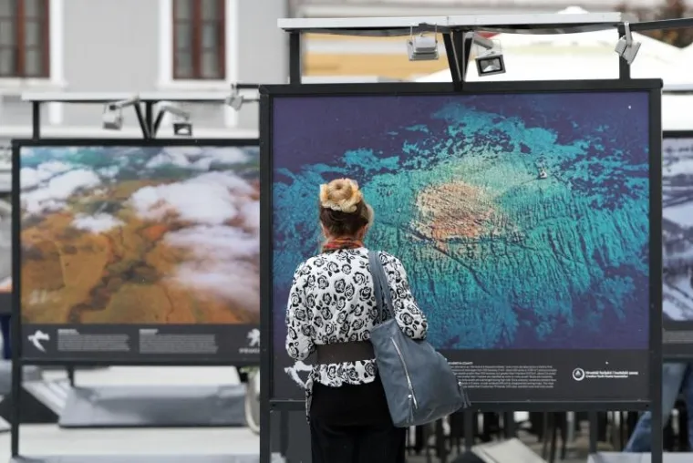 25.05.2015., Cakovec - Na Franjevackom trgu postavljena je izlozba fotografija National Geographica na temu Hrvatska iz zraka. Photo: Vjeran Zganec Rogulja/PIXSELL