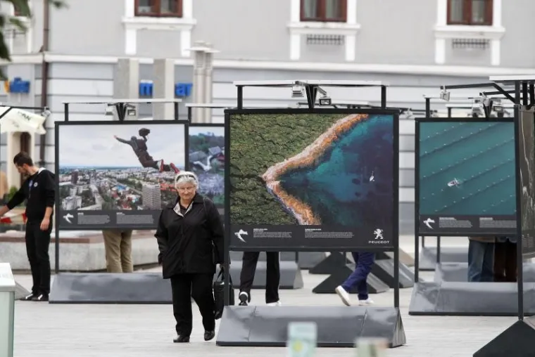 25.05.2015., Cakovec - Na Franjevackom trgu postavljena je izlozba fotografija National Geographica na temu Hrvatska iz zraka. Photo: Vjeran Zganec Rogulja/PIXSELL
