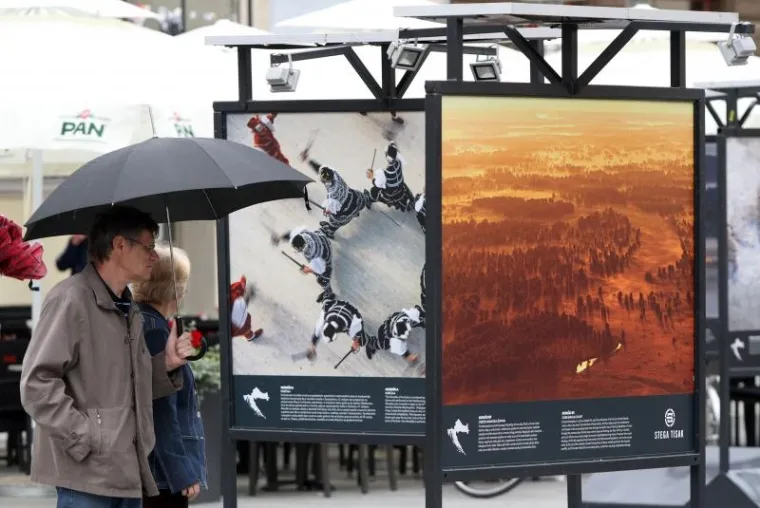 25.05.2015., Cakovec - Na Franjevackom trgu postavljena je izlozba fotografija National Geographica na temu Hrvatska iz zraka. Photo: Vjeran Zganec Rogulja/PIXSELL