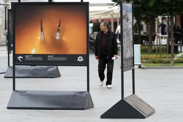 25.05.2015., Cakovec - Na Franjevackom trgu postavljena je izlozba fotografija National Geographica na temu Hrvatska iz zraka. Photo: Vjeran Zganec Rogulja/PIXSELL