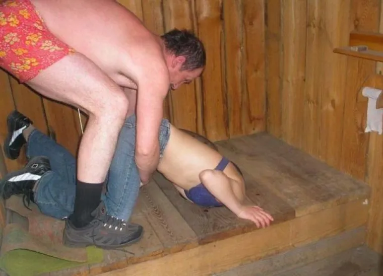 Poslastica koju prenosimo namijenjena je svim onim ljubiteljima alkoholnih pića koji se tom poroku jednostavno ne mogu oduprijeti. Svim onima koji su barem jednom u životu pre&scaron;li granicu kulturnog cuganja. Ekipa koju smo okupili je malo previ&scaron;e popila (u ovom slučaju prednjače pripadnice nježnijeg spola) te su odlučni da im nitko ne stoji na putu k dobroj zabavi. Upravo radi toga s njima se nije moglo pričati, moglo ih se samo gledati. Njihove velebne zabave zavr&scaron;ile su manje slavno, a zahvaljujući tome, postali su viralni. Pa uživajte i učite na tuđim gre&scaron;kama.