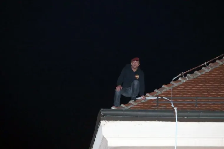 Jedan od branitelja popeo se na krov Vlade