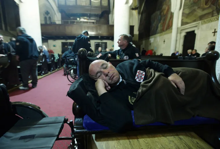 Branitelji noć proveli u crkvi