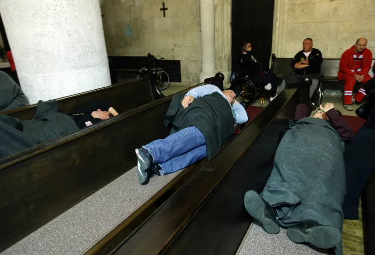 Branitelji noć proveli u crkvi