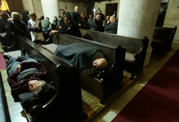 Branitelji noć proveli u crkvi