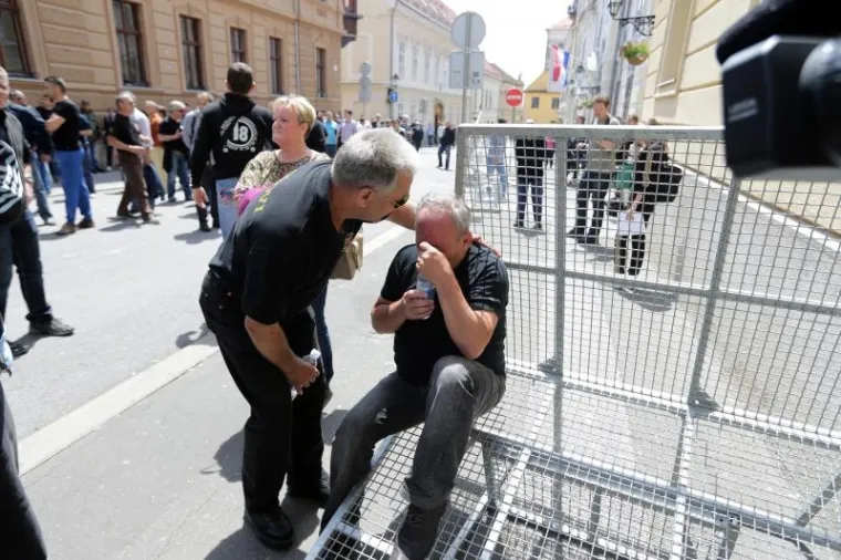 Prosvjednici probili kordon na Ćirilometodskoj
