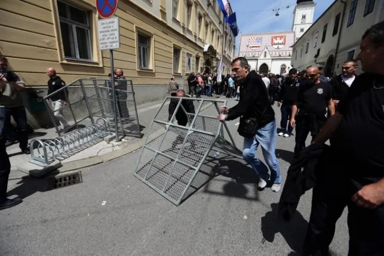 Prosvjednici probili kordon na Ćirilometodskoj