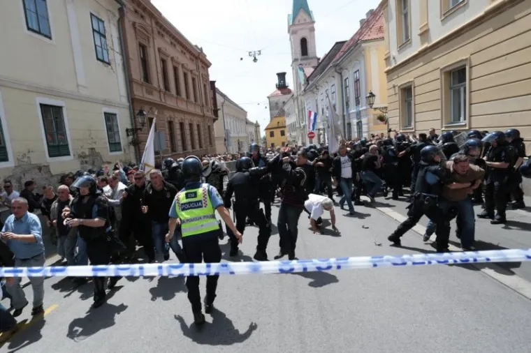 Prosvjednici probili kordon na Ćirilometodskoj