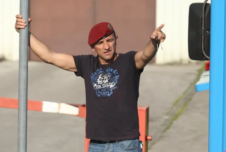 Dragovoljci dočekali Marića ispred Remetinca: 'Čekamo te, volimo te'