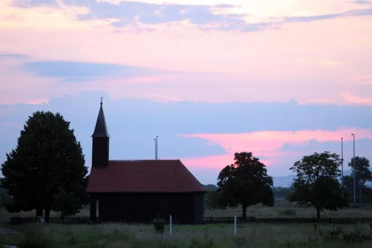 Velika Gorica: Čaroban zalazak sunca nad crkvicom Ranjenog Isusa