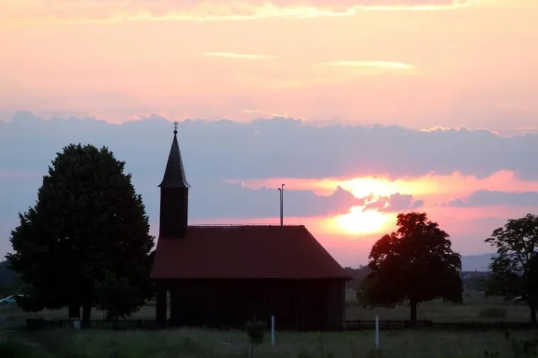 Velika Gorica: Čaroban zalazak sunca nad crkvicom Ranjenog Isusa