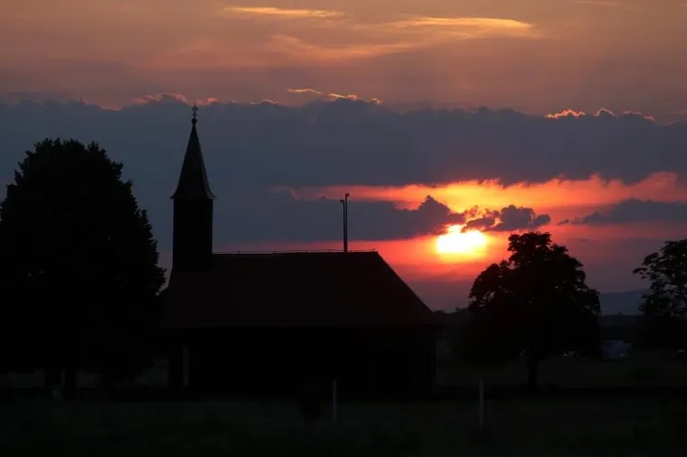 Velika Gorica: Čaroban zalazak sunca nad crkvicom Ranjenog Isusa