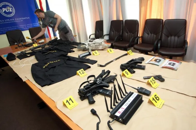Kriminalci iz susjednih država planirali pljačku u Zagrebu maskirani u policajce