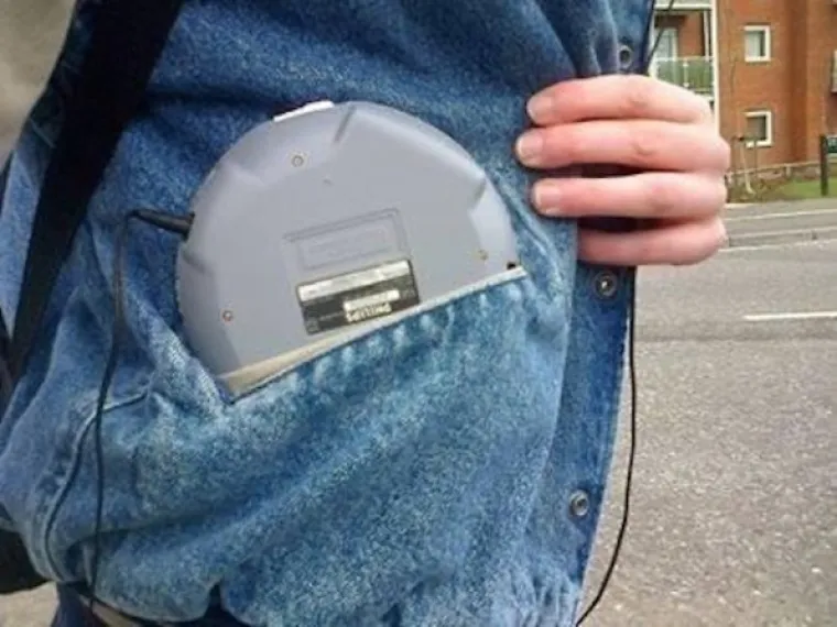 Discman koji vam ne preskače pjesme dok hodate? Čisti mit!