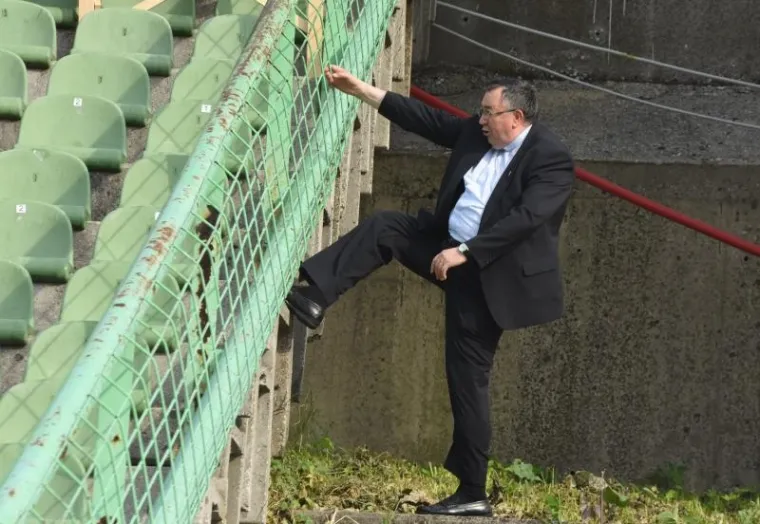 Kardinal Vinko Puljić preskakao ogradu kako bi do&scaron;ao do zvona koje je blagoslovio