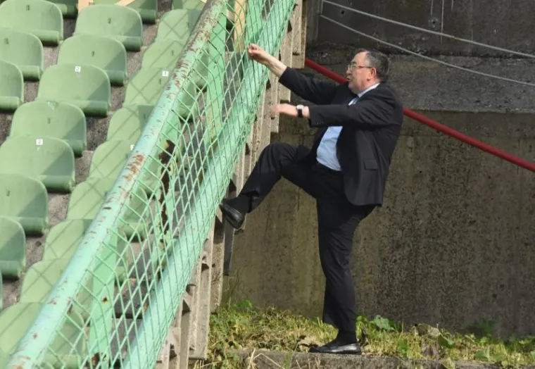 Kardinal Vinko Puljić preskakao ogradu kako bi do&scaron;ao do zvona koje je blagoslovio