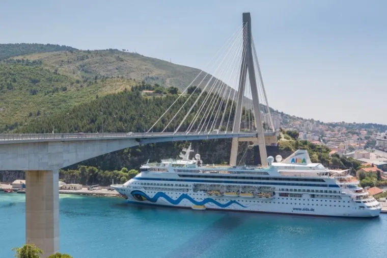 Dubrovnik pod opsadom turista: stiže čak 10.000 gostiju sa sedam kruzera
