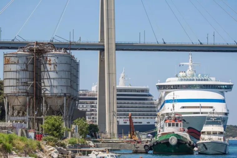 Dubrovnik pod opsadom turista: stiže čak 10.000 gostiju sa sedam kruzera