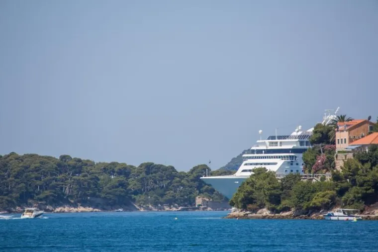 Dubrovnik pod opsadom turista: stiže čak 10.000 gostiju sa sedam kruzera