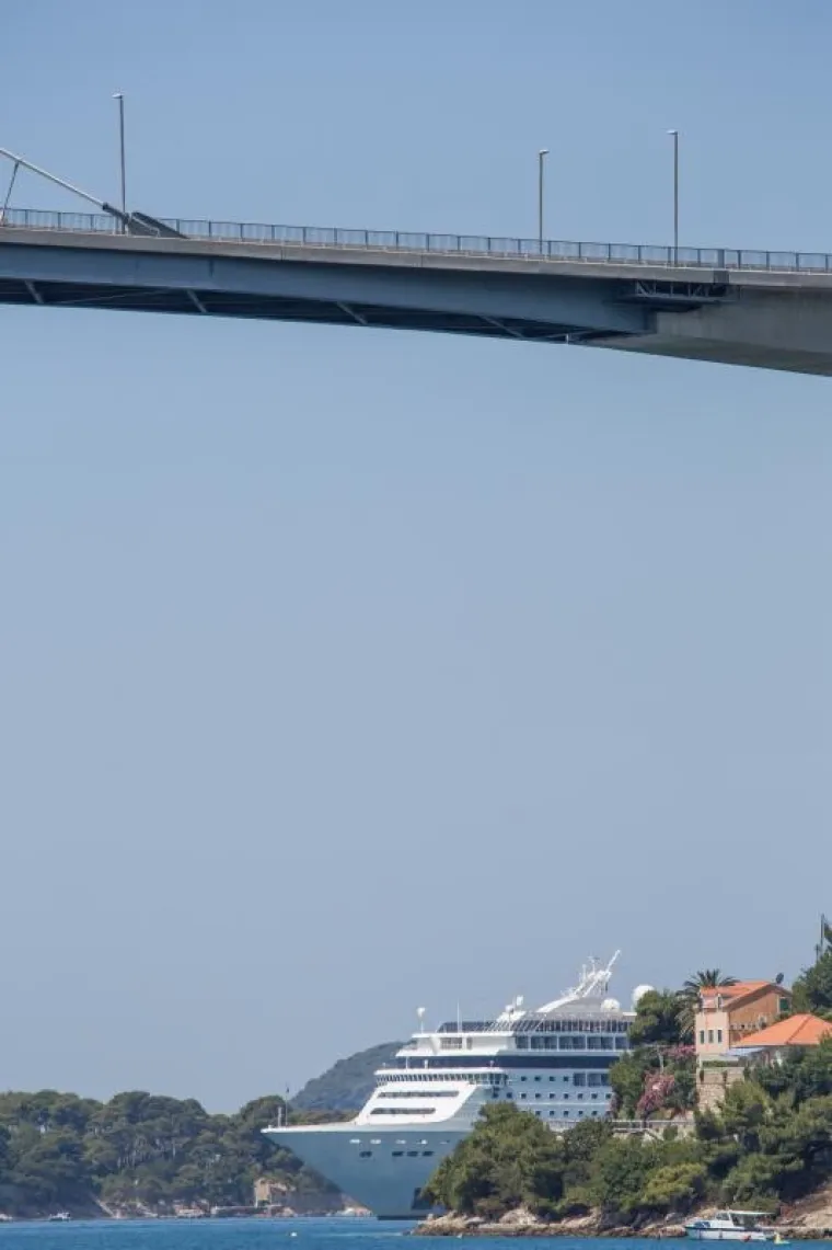 Dubrovnik pod opsadom turista: stiže čak 10.000 gostiju sa sedam kruzera
