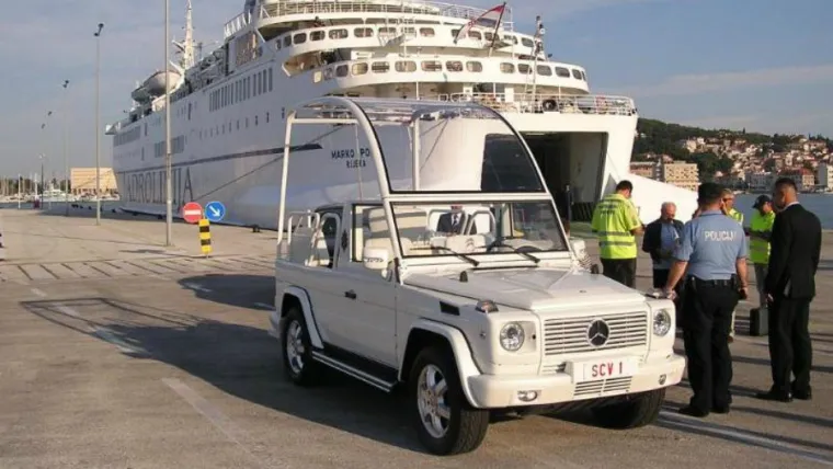 Papamobil stigao u Split Jadrolinijinim brodom "Marko Polo"