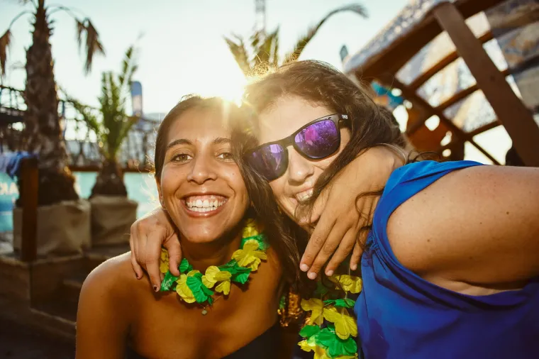 Sezona ludovanja na Zrću je već počela - trenutno se u klubu NOA održava festival Spring Break Island, koji je okupio tisuće mladih partijanera. Kakva je atmosfera, vidite i sami.