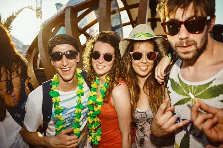 Sezona ludovanja na Zrću je već počela - trenutno se u klubu NOA održava festival Spring Break Island, koji je okupio tisuće mladih partijanera. Kakva je atmosfera, vidite i sami.