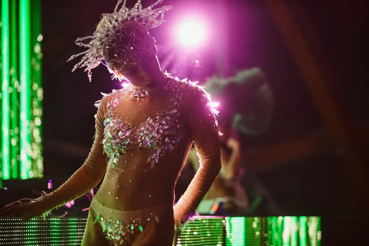 Sezona ludovanja na Zrću je već počela - trenutno se u klubu NOA održava festival Spring Break Island, koji je okupio tisuće mladih partijanera. Kakva je atmosfera, vidite i sami.