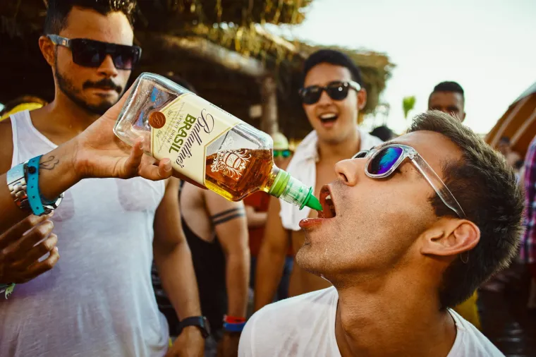 Sezona ludovanja na Zrću je već počela - trenutno se u klubu NOA održava festival Spring Break Island, koji je okupio tisuće mladih partijanera. Kakva je atmosfera, vidite i sami.