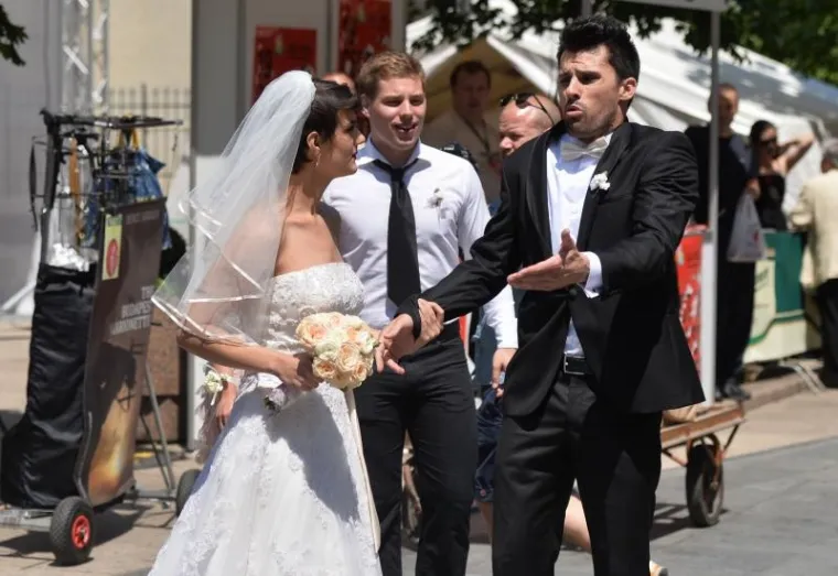 Mladenci se posvađali na Cvjetnom, mladoženja pobjegao taksijem