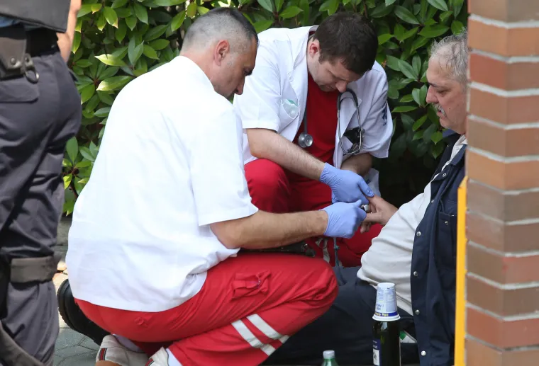 Deložacija obitelji Terebuh, Živi zid