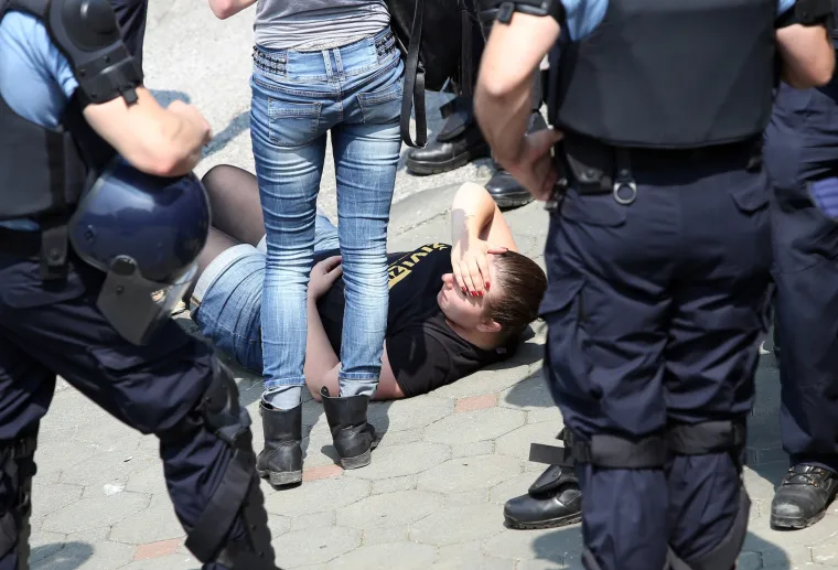 Deložacija obitelji Terebuh, Živi zid