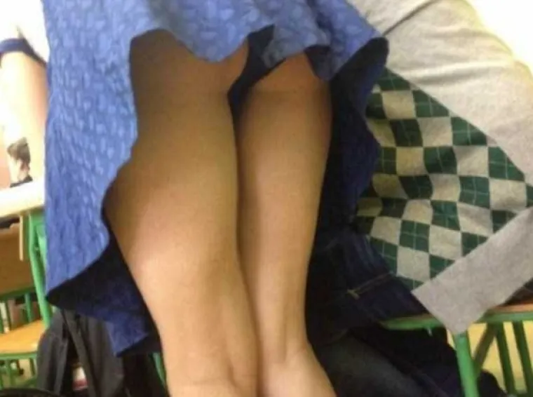 Tko bi rekao da se cure tako oblače za školu