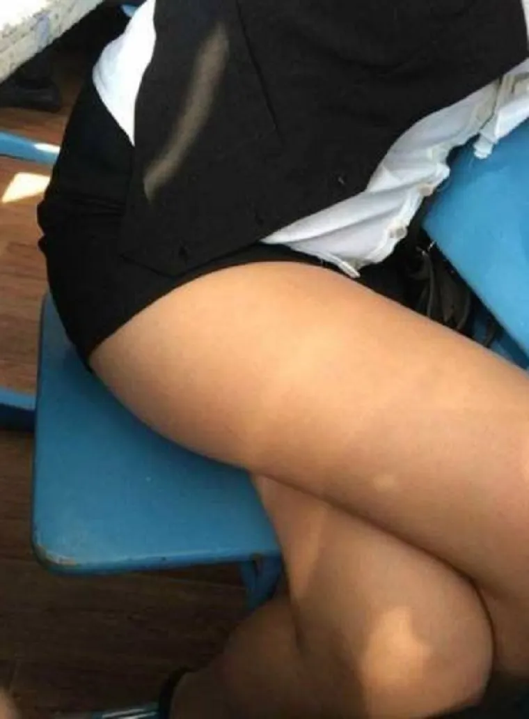 Tko bi rekao da se cure tako oblače za školu