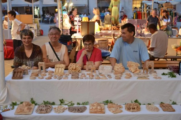 Dani antike - Pula Superiorvm u organizaciji Turističke zajednice Grada Pule, Arheološkog muzeja Istre, Illustris travel d.o.o. i Turističke zajednice Općine Ližnjan započeli su u četvrtak na glavnom gradskom trgu Forumu. U slijedeća dva dana Pula će živjeti starorimskim životom a kulminacija manifestacije bit će gladijatorske borbe u Areni.