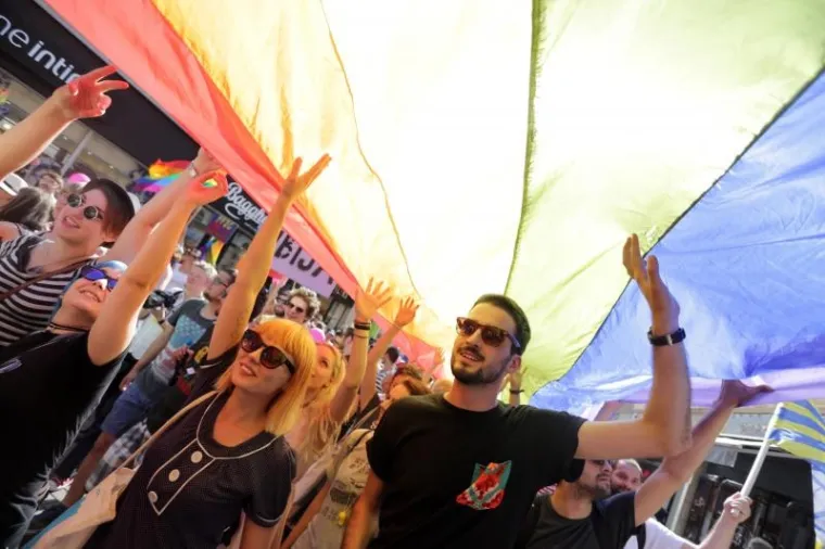 Povorka ponosa: Tisuće ljudi pro&scaron;etalo Zagrebom i za&scaron;arenilo ga duginim bojama