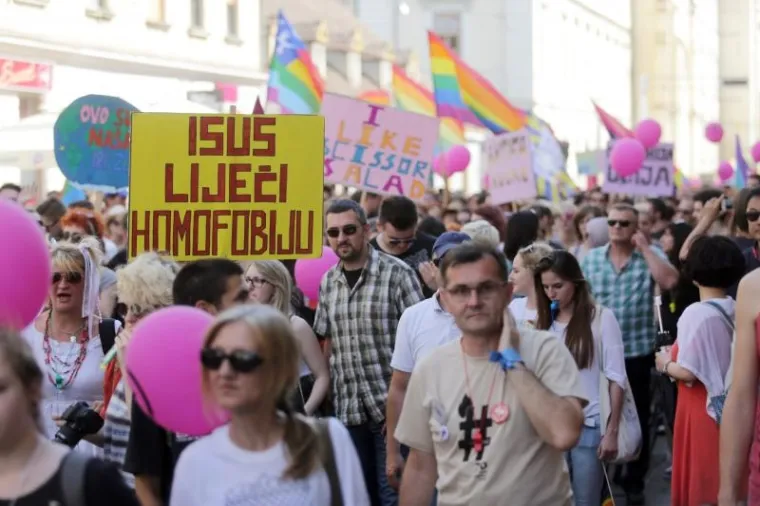 Povorka ponosa: Tisuće ljudi pro&scaron;etalo Zagrebom i za&scaron;arenilo ga duginim bojama