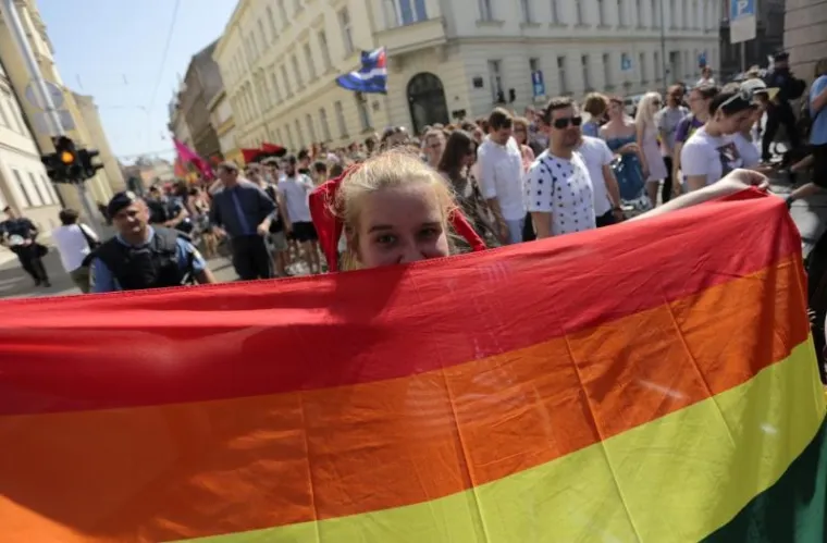 Povorka ponosa: Tisuće ljudi pro&scaron;etalo Zagrebom i za&scaron;arenilo ga duginim bojama