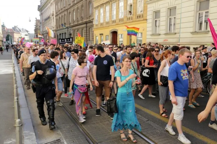 Povorka ponosa: Tisuće ljudi pro&scaron;etalo Zagrebom i za&scaron;arenilo ga duginim bojama