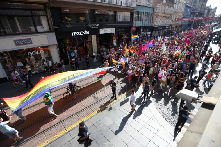 Povorka ponosa: Tisuće ljudi pro&scaron;etalo Zagrebom i za&scaron;arenilo ga duginim bojama