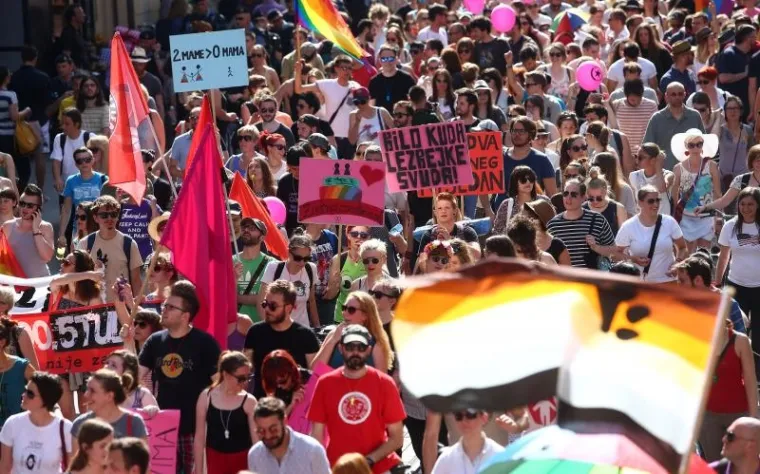 Povorka ponosa: Tisuće ljudi pro&scaron;etalo Zagrebom i za&scaron;arenilo ga duginim bojama