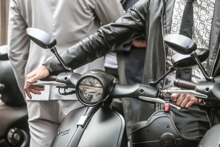 GIORGIO ARMANI &amp; PIAGGIO: Udružili snage i napravili ovu predivnu Vespu 946 Emporio Armani