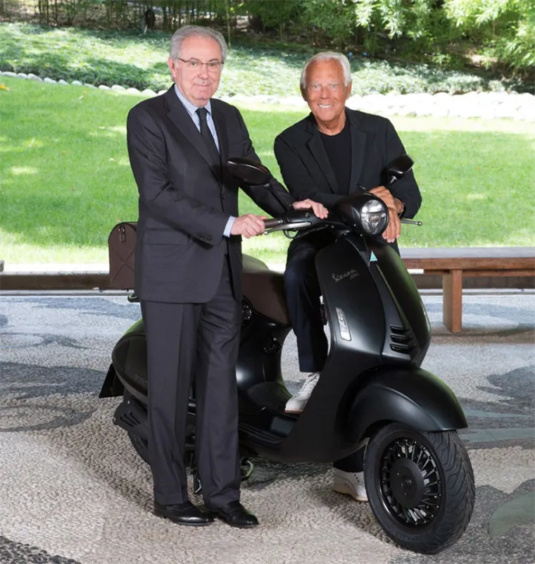 Rezultat zajedničke suradnje. Giorgio Armani  i izvršni direktor tvrtke Piaggio Roberto Colaninno.